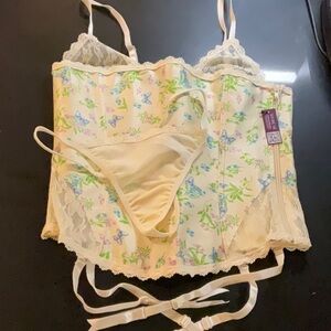 Women’s NWT Adore Me Zoie Yellow Floral Lace Corset and Thong Set - M